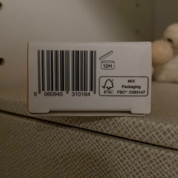 Iconic London super smoother blurring skin tint - Picture 7 of 7